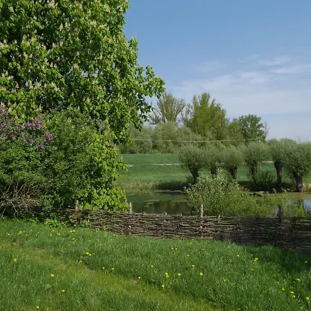 Domek Nad Lakami. Miedzy Wisla A Kampinosem Dom wakacyjny *